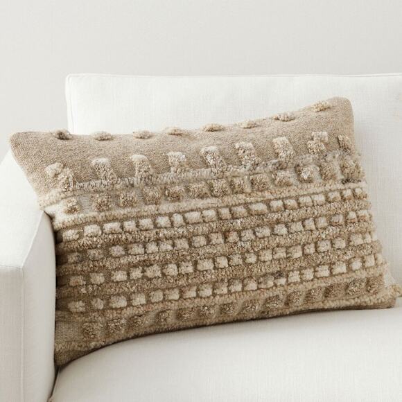Pottery Barn Wynee Textured Lumbar Pillow Cover Zipper Beige Tan Light Brown NWT - Picture 1 of 5